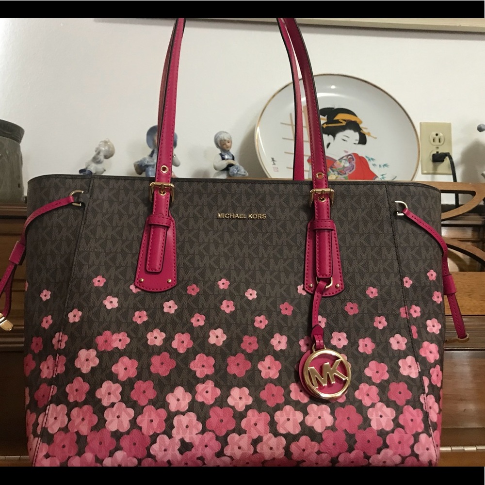 Michael Kors Voyager Tote
